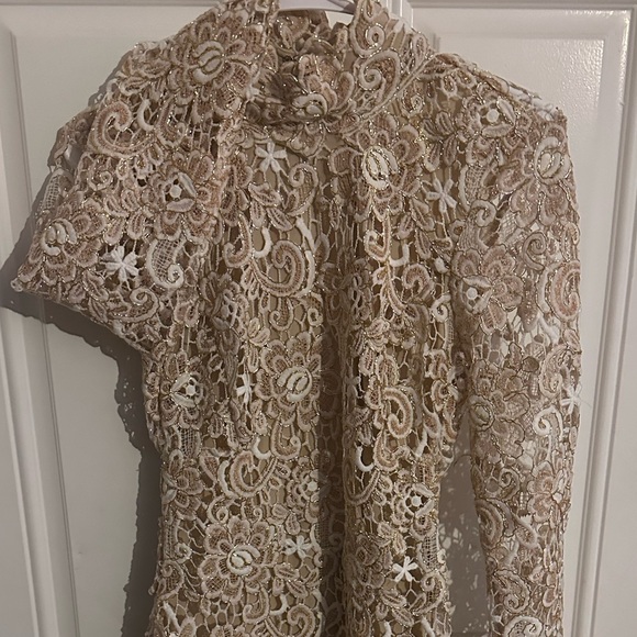 VENUS Size 4 NWOT Gold Floral Shimmer Backless Mock Neck Longsleeve Mini Dress - Picture 2 of 5